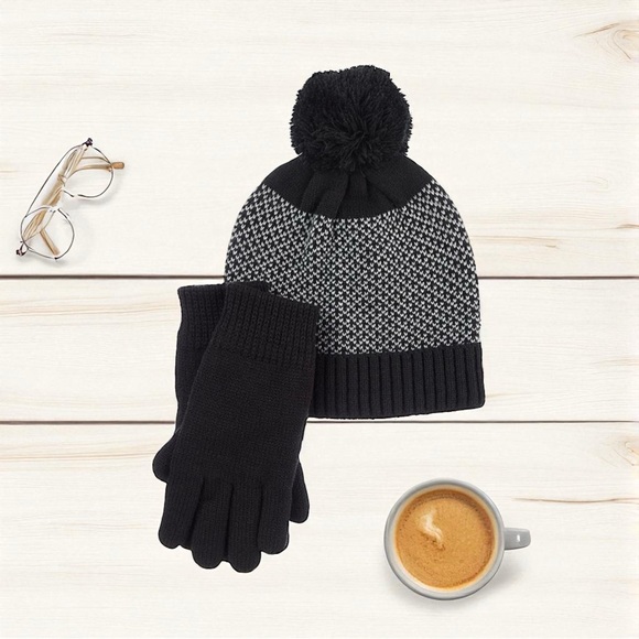 Isotoner Signature Women's Knit Beanie Hat & Glove Set Black O/S NWOT - Picture 1 of 6